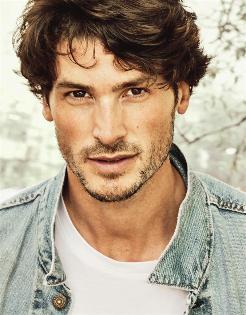 tom james photo