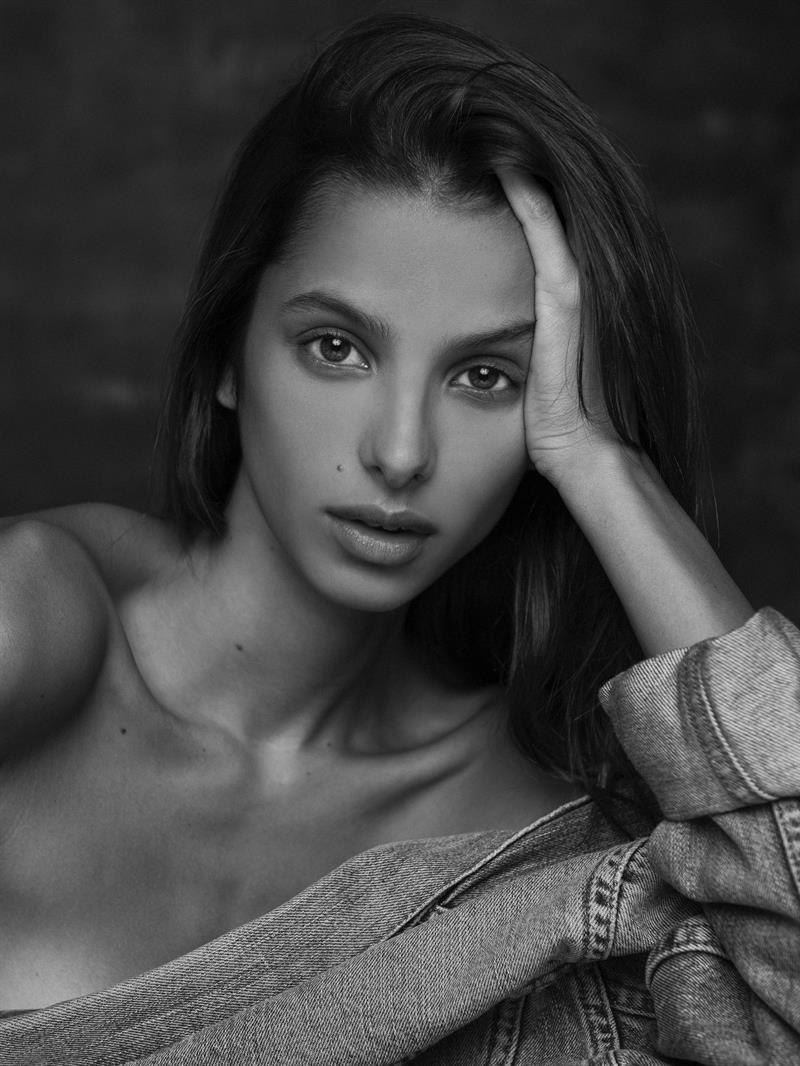 bruna lirio photo