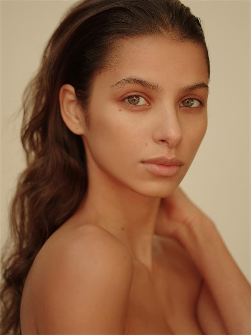 bruna lirio photo