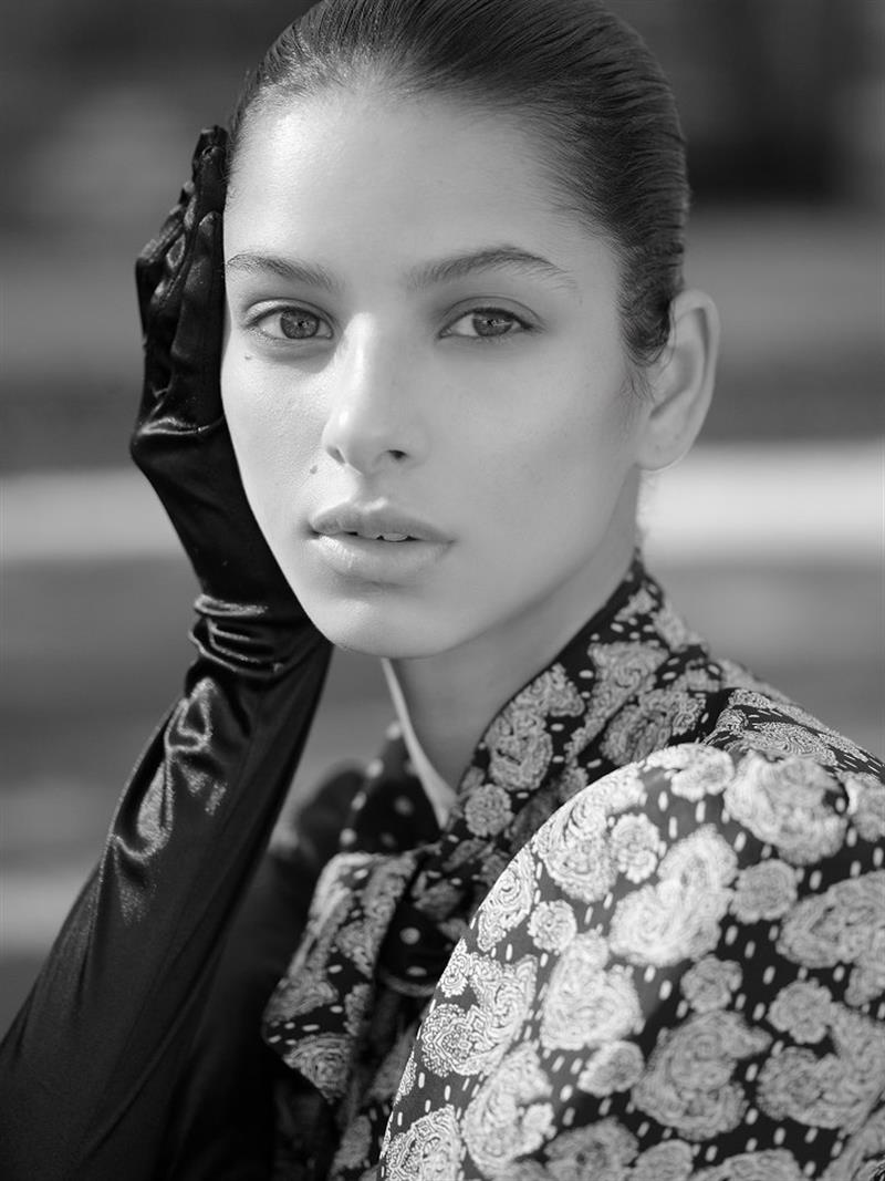 bruna lirio photo