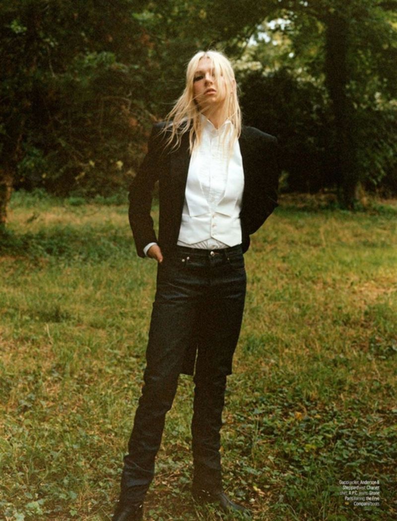 hunter schafer photo