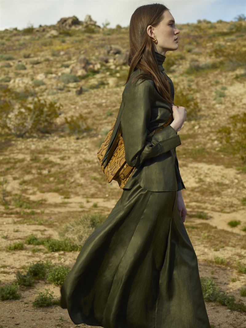 izzy wild photo